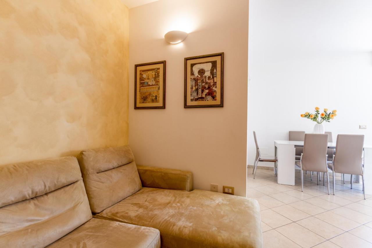 Roomy Apartment With Terrace & Parking Lecce Dış mekan fotoğraf